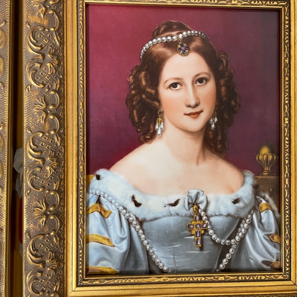 Unsigned - Pair or porcelain ceramic portraits. Likely pre-WW2
